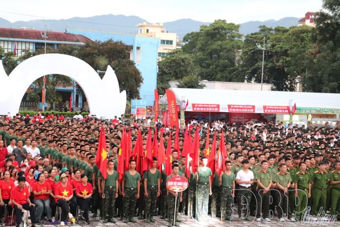 Hơn 5.000 người tại điểm cầu tỉnh Điện Biên hưởng ứng Chương trình đi bộ “Cùng Việt Nam tiến bước”