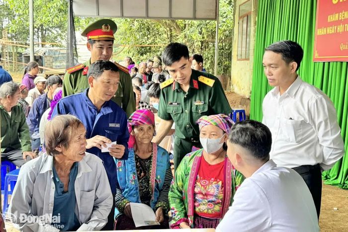 Các y, bác sĩ tư vấn, hướng dẫn điều trị đối với những trường hợp có dấu hiệu bệnh lý.