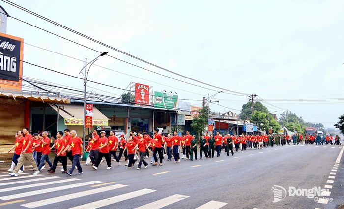 Hoạt động hưởng ứng đi bộ tại xã Đa Kia.