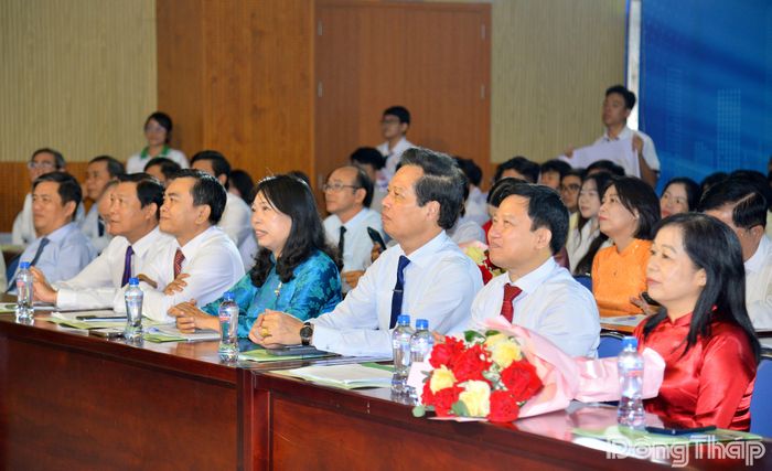 Các đại biểu tham dự chương trình Chung kết năm.