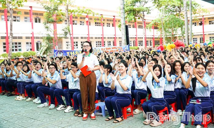 Tại điểm cầu Trường THPT Cái Bè.
