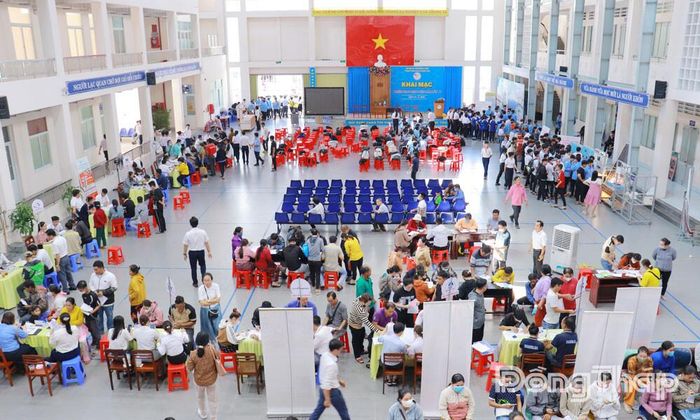 Trung tâm Dịch vụ việc làm Đồng Tháp thường xuyên tổ chức Phiên giao dịch việc làm kết nối doanh nghiệp và người lao động.