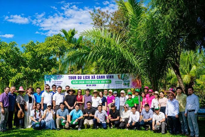  Tour trải nghiệm kết nối du lịch được mở tại xã Canh Vinh thu hút khách du lịch. Ảnh: H.Y 