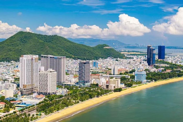 Theo quy hoạch mới, vùng đô thị Quy Nhơn được định hướng là cực đô thị biển, cảng biển, logistics, du lịch, khoa học - giáo dục, trí tuệ nhân tạo và dịch vụ cấp vùng. Ảnh: Dũng Nhân