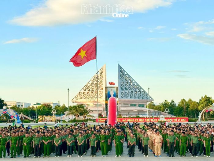 Đông đảo lực lượng tham dự chương trình.