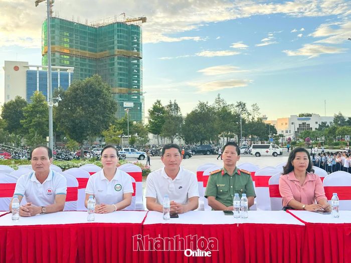 Các đại biểu tham dự chương trình.