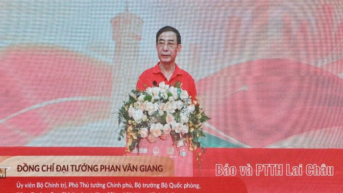 Đồng chí Phan Văn Giang - Phó Thủ tướng Chính phủ, Bộ trưởng Bộ Quốc phòng phát biểu chỉ đạo chương trình.