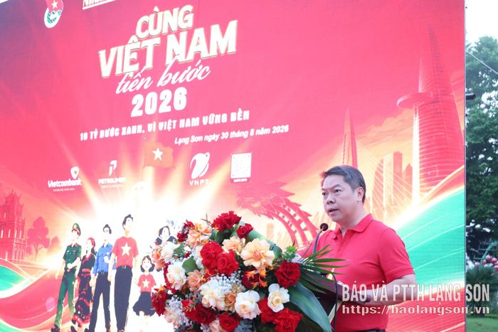 Đồng chí Đoàn Thanh Sơn, Phó Chủ tịch UBND tỉnh phát biểu khai mạc chương trình