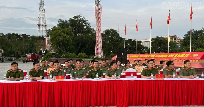 Các đại biểu tham dự chương trình.