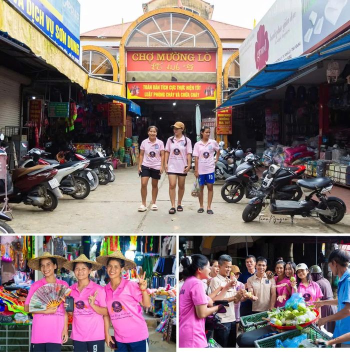 Các cầu thủ Đăk Đoa trải nghiệm không gian văn hóa tại chợ Mường Lò.