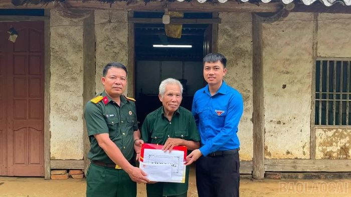 Cán bộ, hội viên cựu chiến binh thường xuyên thăm hỏi, động viên, chia sẻ với các gia đình hội viên có hoàn cảnh khó khăn.