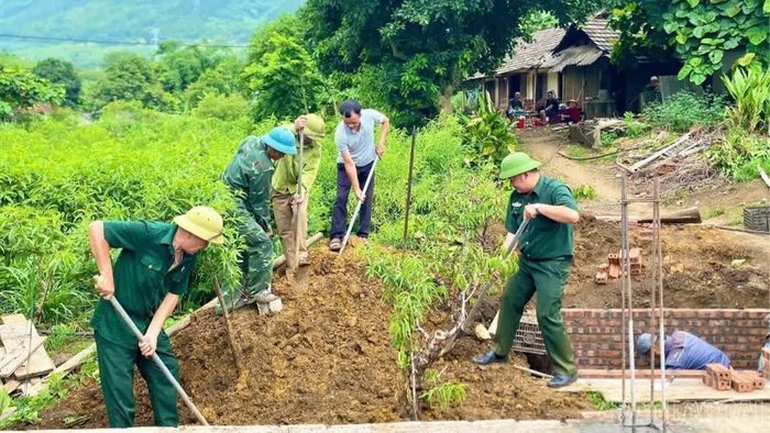 Tinh thần đồng đội được thể hiện bằng những việc làm cụ thể. Cán bộ, hội viên cựu chiến binh đóng góp ngày công xây dựng nhà ở, giúp các gia đình hội viên có hoàn cảnh khó khăn sớm ổn định cuộc sống.