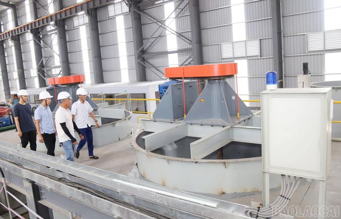 Hệ thống nhà công nghệ chính của Nhà máy tuyển quặng apatit nghèo Cam Đường đang từng bước hoàn thiện.