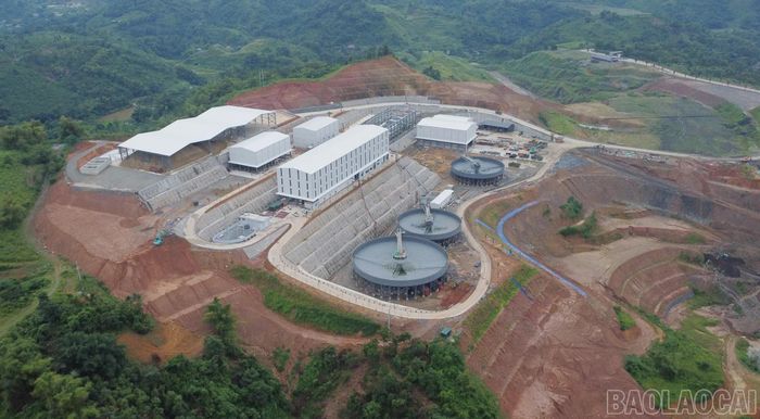 Nhà máy tuyển quặng apatit nghèo Cam Đường hướng tới công suất 200.000 tấn tinh quặng/năm, góp phần nâng cao giá trị tài nguyên apatit và tạo thêm việc làm cho người lao động tại địa phương.