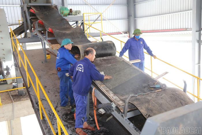 Dây chuyền được thiết kế để tuyển quặng apatit có hàm lượng thấp, nâng hàm lượng P₂O₅ lên trên 30%, trung bình khoảng 31%.
