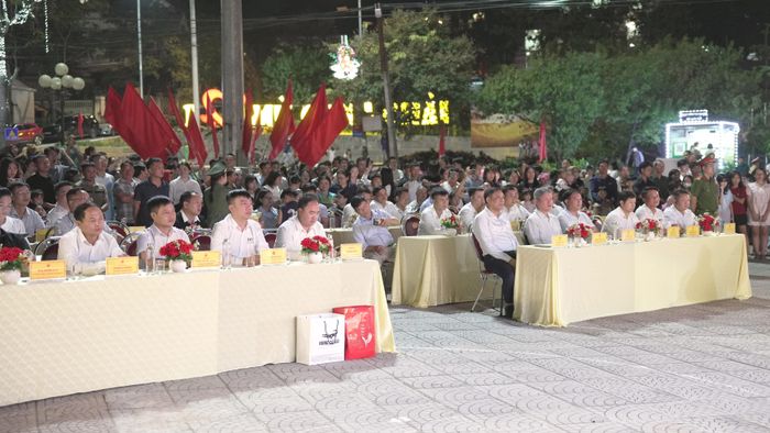 Các đại biểu dự khai mạc Lễ hội Mùa Vàng Mù Cang Chải năm 2026.