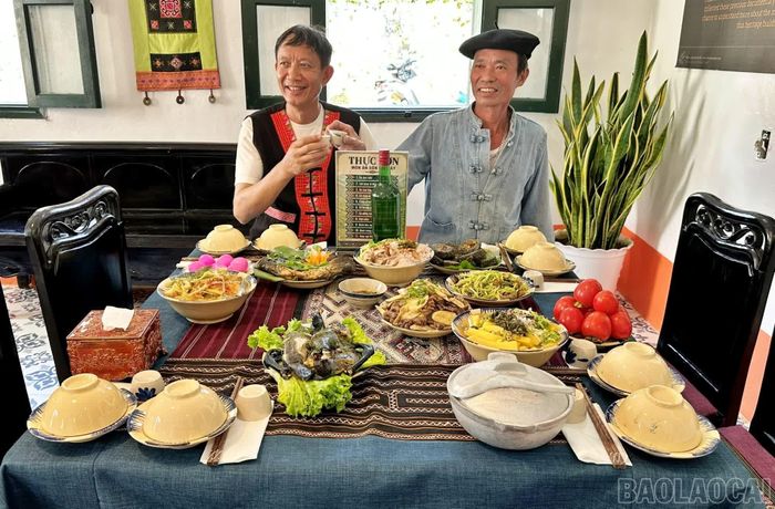 Mâm cơm truyền thống của người Tày hấp dẫn du khách nhờ sự đa dạng, hài hòa về sắc màu và hương vị đặc trưng của vùng cao.