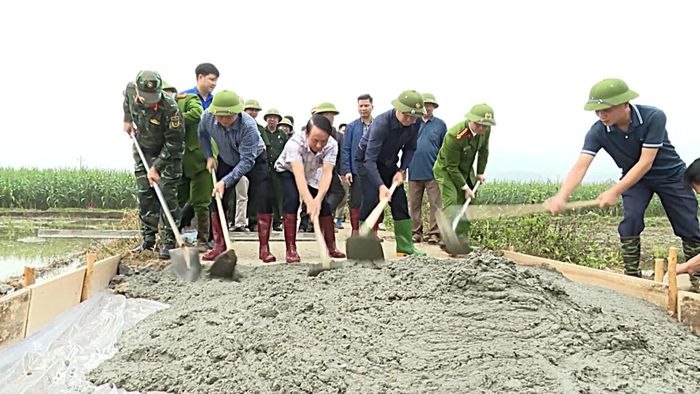 Nhiều tuyến đường giao thông nông thôn xã Mậu A đang được mở rộng, tạo diện mạo mới cho địa phương.