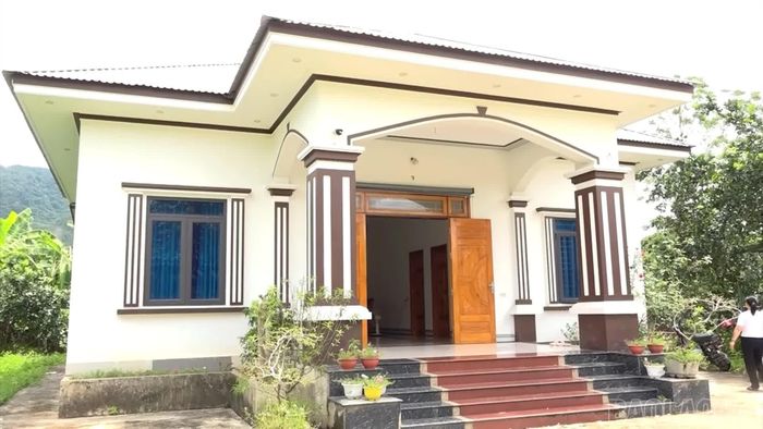 Những ngôi nhà khang trang đang hiện hữu ngày càng nhiều ở mỗi vùng quê của tỉnh.