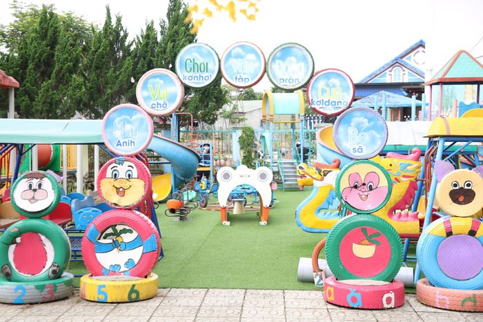 Trường Mầm non Bằng Lăng chỉnh trang khuôn viên, chuẩn bị đón trẻ trong năm học mới