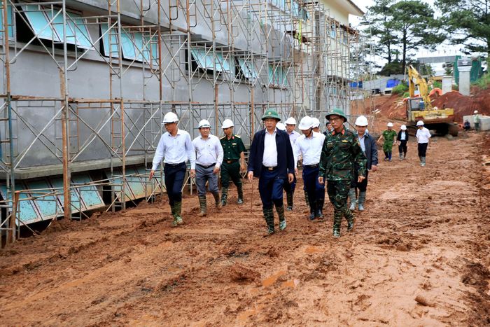 Chủ tịch HĐND tỉnh Lưu Văn Trung kiểm tra cơ sở vật chất trường lớp khu vực Tây Lâm Đồng