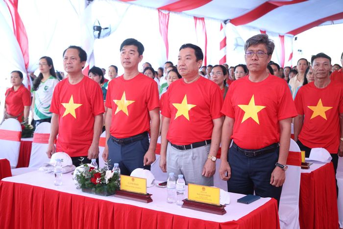 Đồng chí Nguyễn Minh, Tỉnh ủy viên, Phó Chủ tịch UBND tỉnh cùng các đại biểu tham dự chương trình