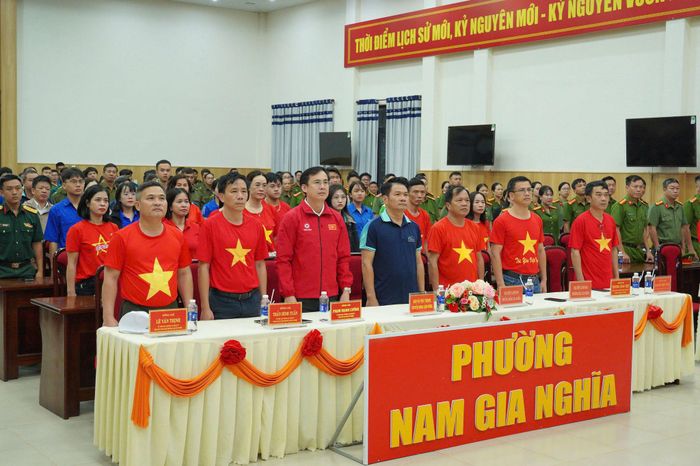 Người dân tham gia Chương trình đi bộ “Cùng Việt Nam tiến bước” năm 2026 tại khu vực Lâm Đồng Đại ngàn