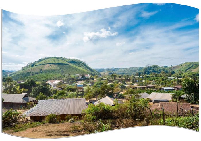Chỉ mới đây thôi, năm 2023, bản Mông vẫn chưa có nhiều ngôi nhà hiện đại như bây giờ