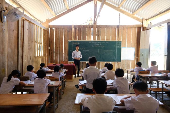 Năm học mới này, điểm trường bản Mông sẽ không phải dạy và học trong phòng học gió lùa như thế nữa