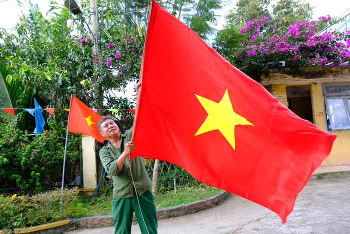 Cán bộ, nhân viên các trường tất bật với những công việc chuẩn bị trước ngày khai giảng