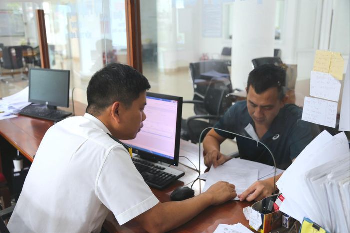 Chính quyền cơ sở tập trung giải quyết thủ tục hành chính cho người dân