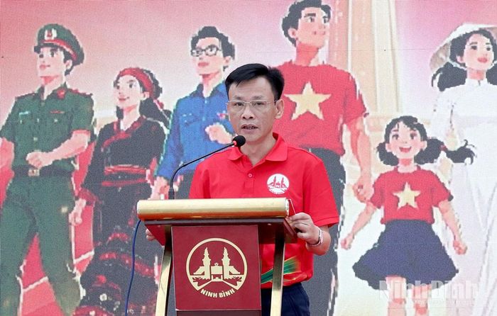 Đồng chí Nguyễn Tân Anh, Phó Giám đốc Sở Văn hóa và Thể thao phát biểu phát động Chương trình.