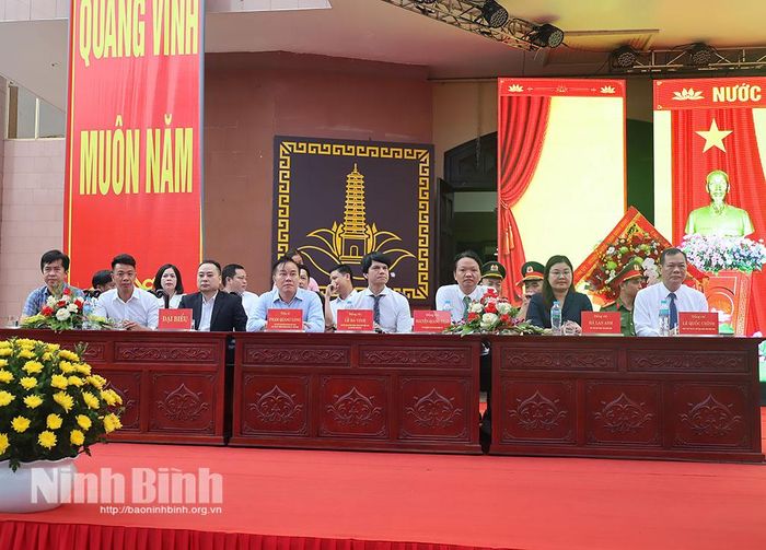 Các đại biểu dự Khai mạc Tuần lễ Văn hóa - Thể thao truyền thống xã Cổ Lễ năm 2026.