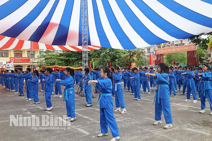 Đồng diễn võ Vovinam tại Lễ Khai mạc Tuần lễ Văn hóa - Thể thao truyền thống xã Cổ Lễ.