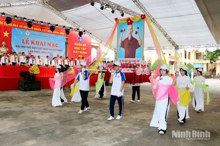 Nghi thức rước ảnh Bác Hồ tại lễ khai mạc Đại hội.