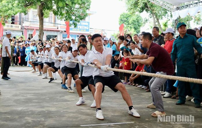 Thi đấu môn kéo co tại Đại hội.