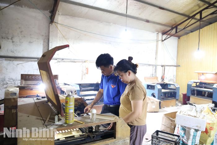 Anh Phạm Thanh Hải cùng gia đình mạnh dạn đưa máy móc vào sản xuất, nâng cao năng suất, chất lượng của sản phẩm.