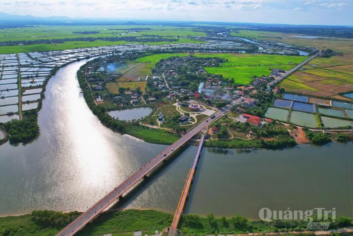 Các điểm di tích lịch sử trở thành điểm đến thu hút khách du lịch trong và ngoài nước - Ảnh: D.H