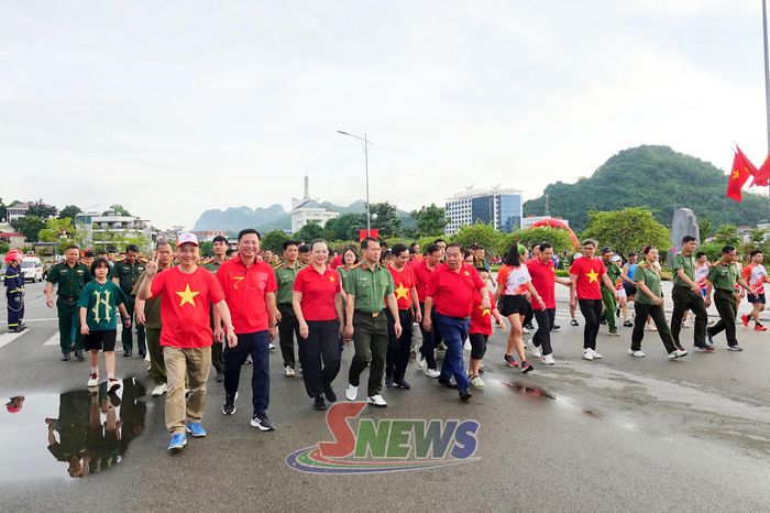 Các đại biểu tham gia chương trình.