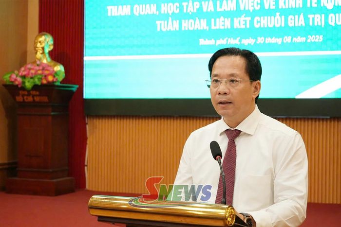 Đồng chí Bí thư Tỉnh ủy Hoàng Văn Nghiệm phát biểu tại cuộc làm việc.