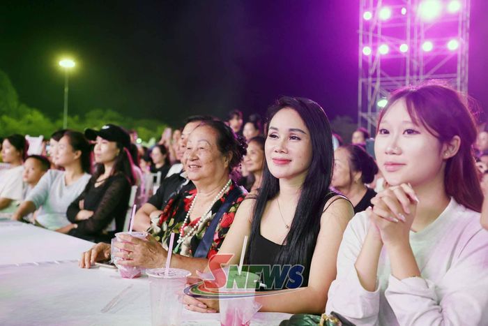 Khán giả đến theo dõi chương trình.