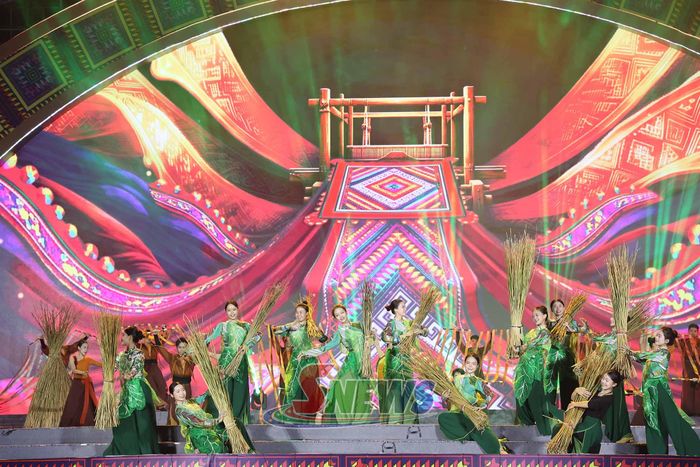 Một màn biểu diễn tại đêm tổng duyệt.