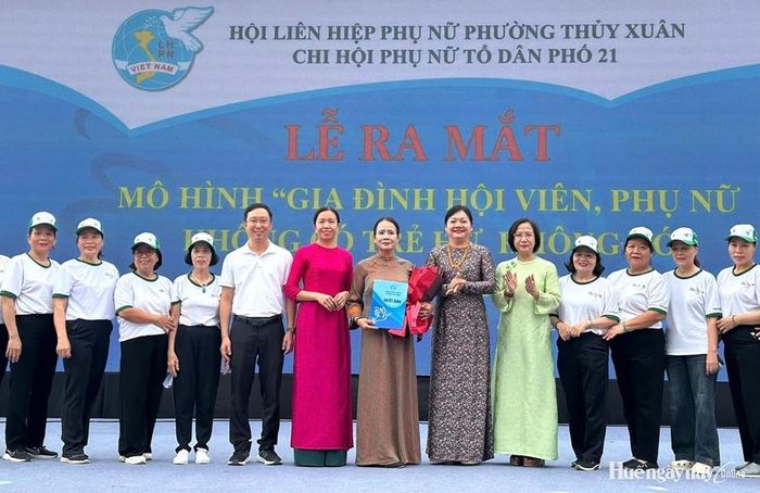 Ra mắt mô hình tại Chi hội Tổ 21 phường Thủy Xuân.