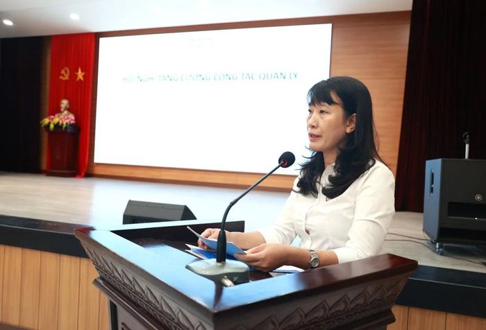Đồng chí Trần Thu Hiền - Kế toán trưởng Công ty đánh giá thực trạng và quán triệt việc thực hiện công tác quản lý
