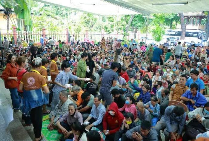 Hơn 2.000 người khiếm thị, cơ nhỡ, gia đình chính sách và các hoàn cảnh khó khăn tham dự