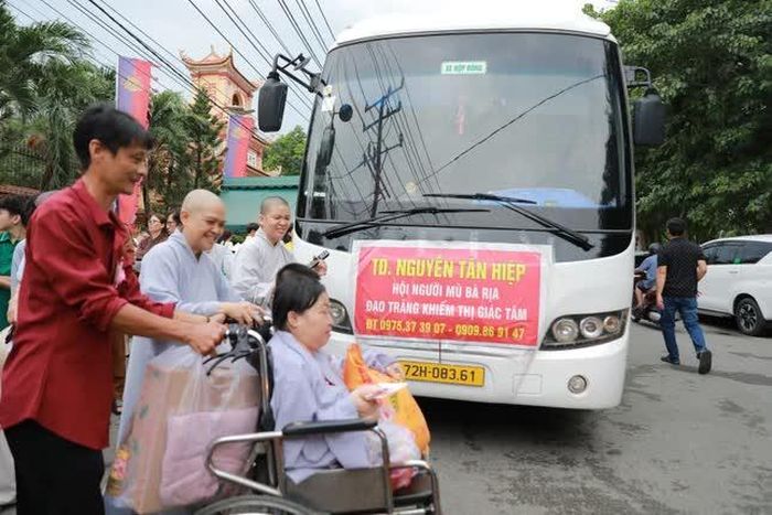 Mùa Vu lan đong đầy nước mắt và nụ cười tại chùa Thiên Quang - nơi tình thương của Ni sư trụ trì đã biến những thiệt thòi của người khiếm thị thành một hành trình hiếu hạnh đầy trọn vẹn
