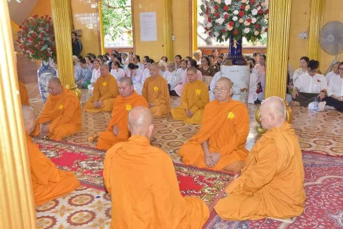 Trang nghiêm khóa lễ