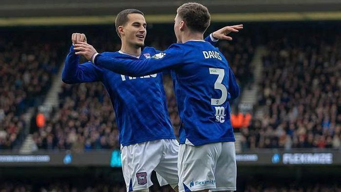Ipswich Town có trận ra quân thành công tại Ngoại hạng Anh 2026-2027.