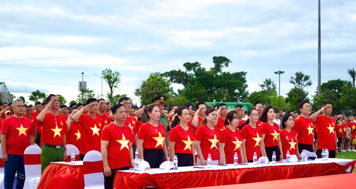 Các đại biểu tham dự tại buổi lễ.
