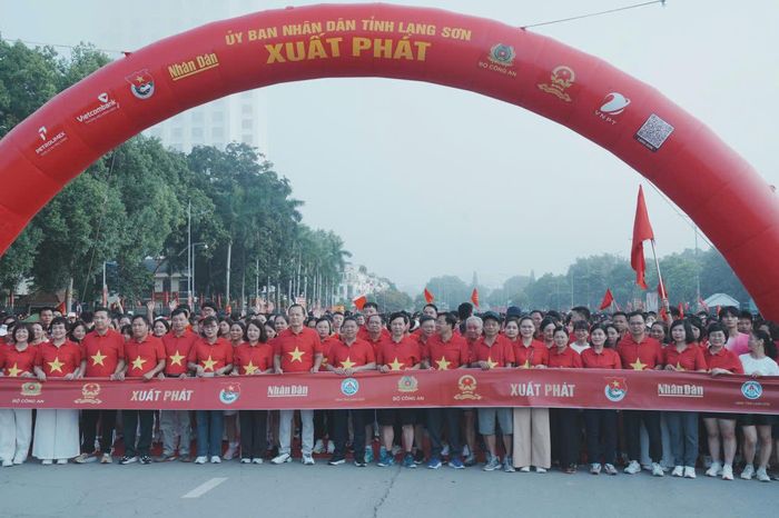 Các đại biểu trước giờ xuất phát.